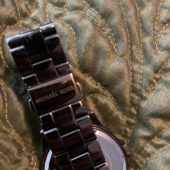 Michael Kors: Stainless Steel Metallic Brown Watch with Crystal Crusted Face - Picture 2 of 3